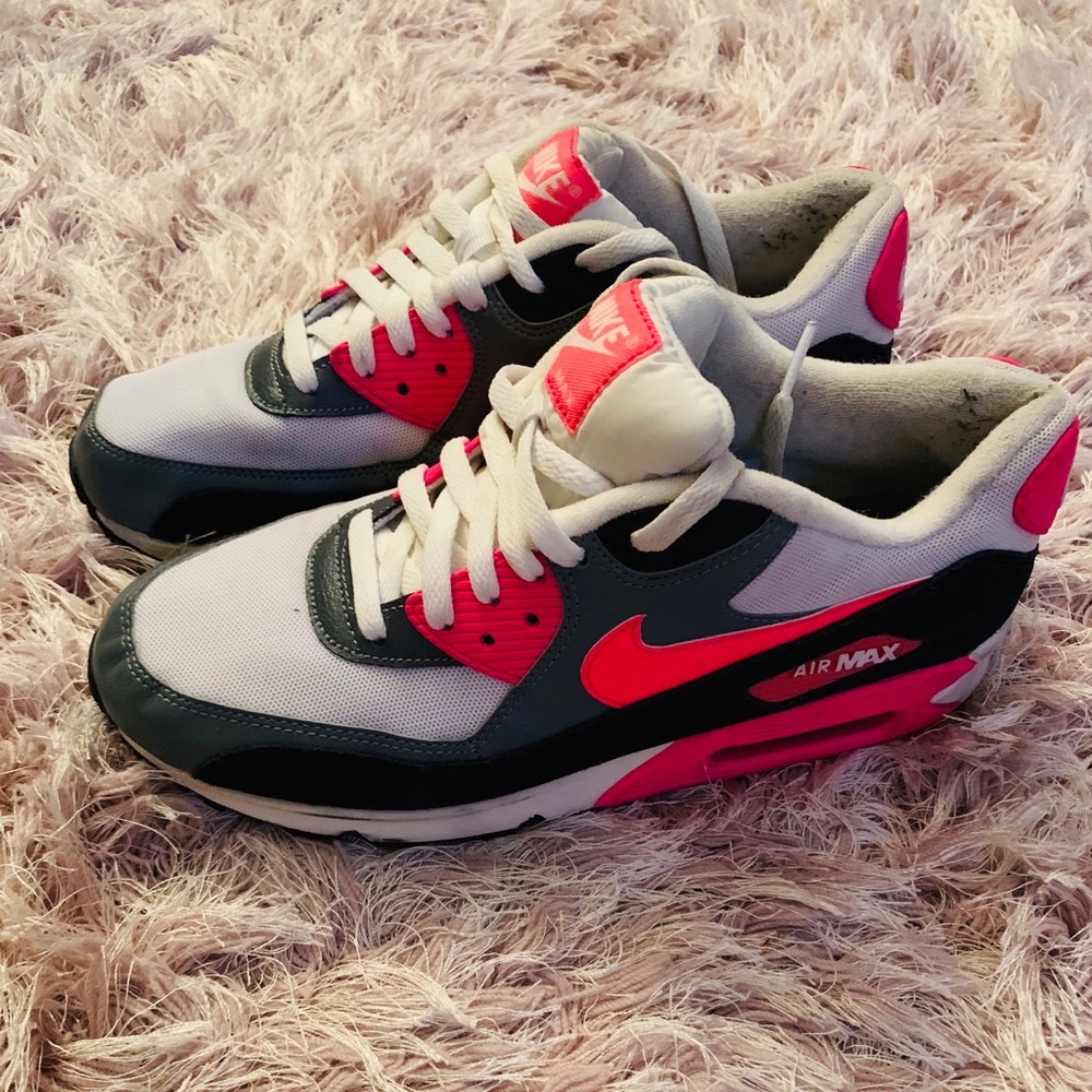 Women’s Hot Pink Air Max 90s